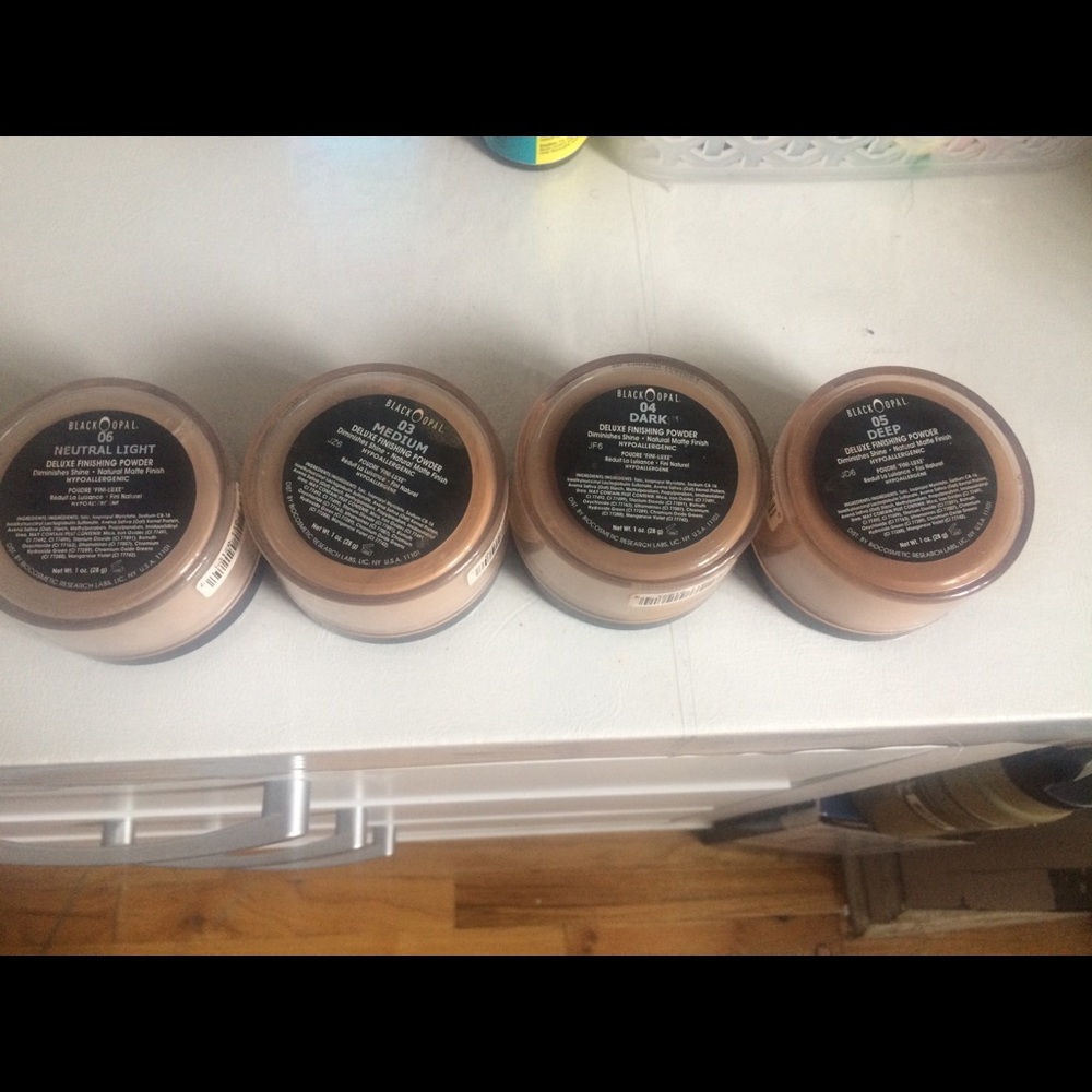 Black opal powder foundation in Neutral